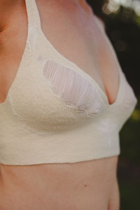 Décolleté tout en blanc